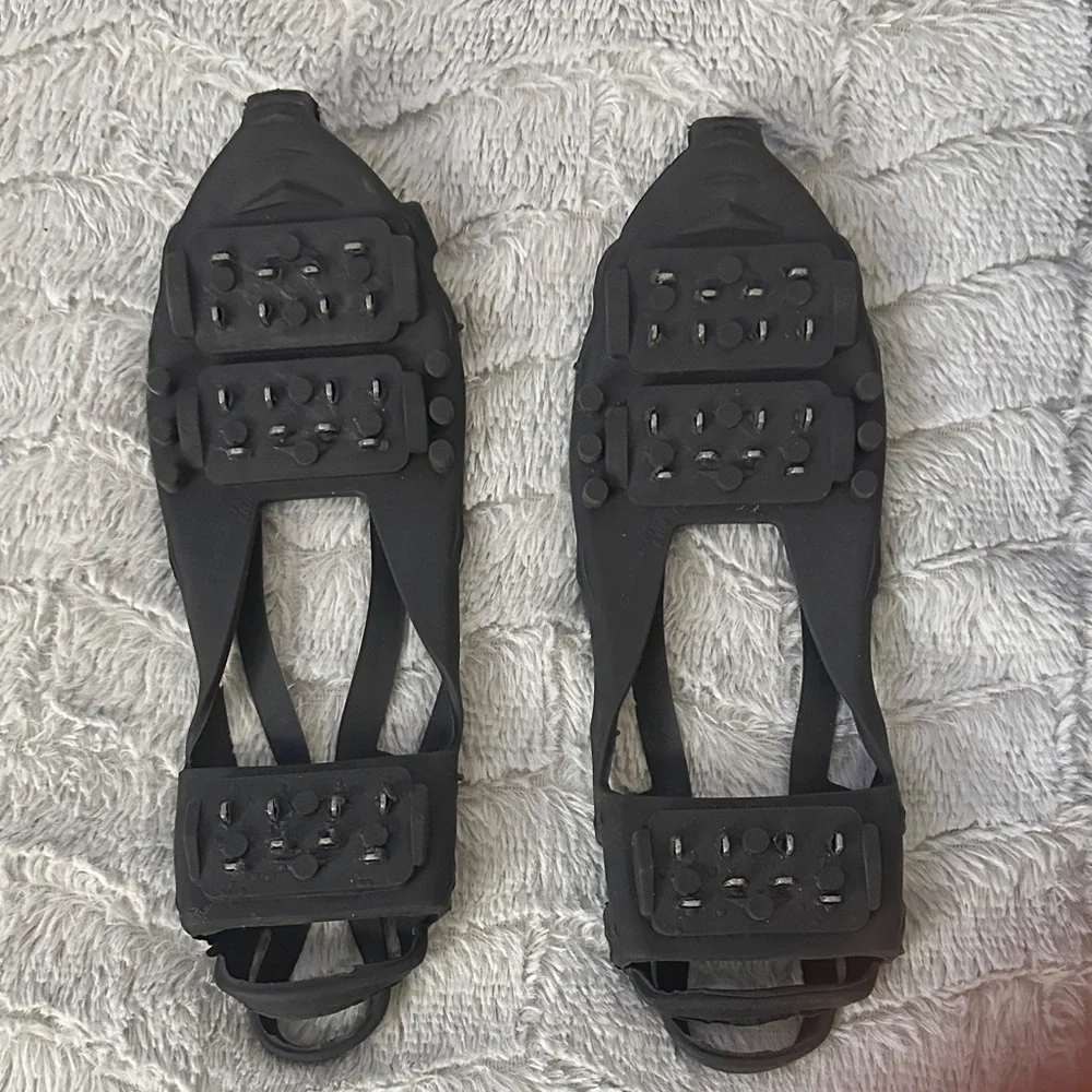 L.L. Bean Black Ice Traction Cleats
Adults' Stabilicers Walk Traction - Picture 4 of 5